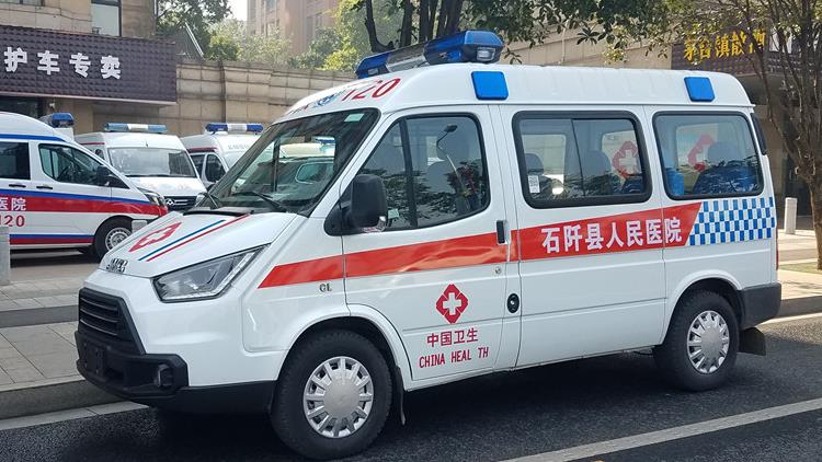 特顺短轴转运型柴油救护车