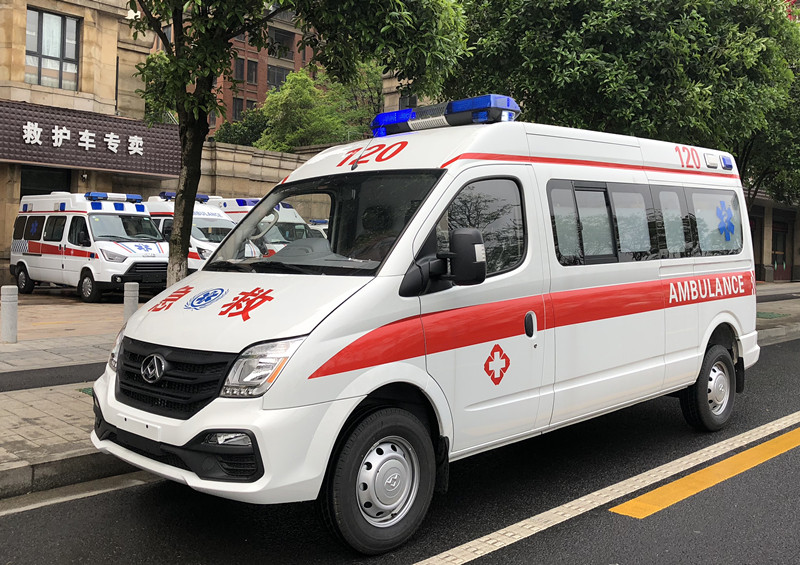 上汽大通长轴中顶柴油转运型救护车