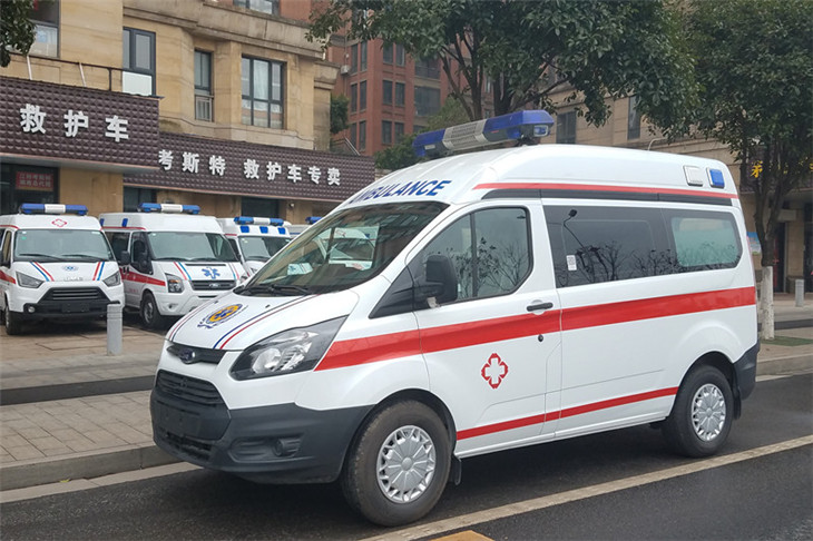福特新全顺Ⅴ362短轴中顶柴油监护型救护车