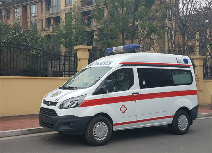 福特新全顺Ⅴ362短轴中顶柴油转运型救护车