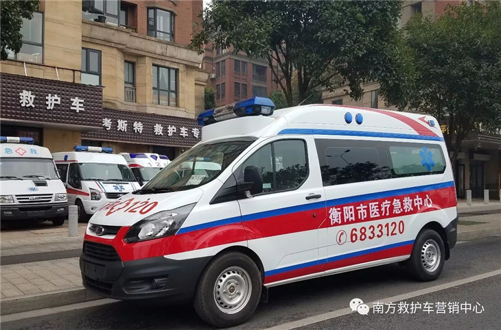 福特新全顺Ⅴ362中轴中顶柴油转运型救护车