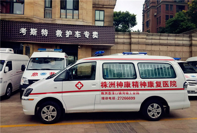东风风行M5平顶2.0L精神病医院专用救护车