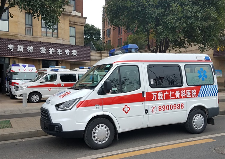 特顺短轴监护型柴油救护车