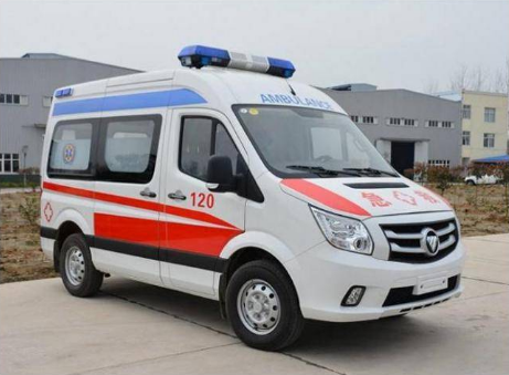 福田图雅诺短轴中顶监护型救护车