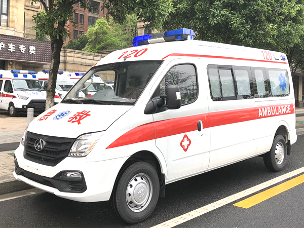上汽大通V80长轴中顶柴油监护型救护车