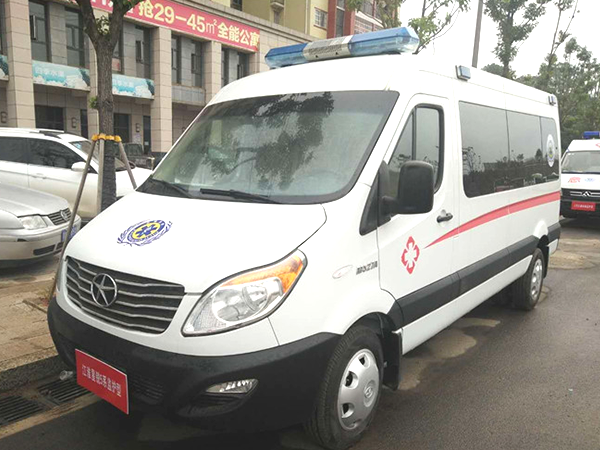 江淮星锐4系柴油短轴监护型救护车
